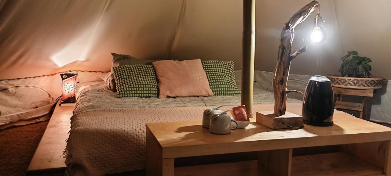 Evasion En Pleine Nature, Tipi Insolite Et Jacuzzi Au Pont Du Gard ! Vers Pont du Gard Kültér fotó