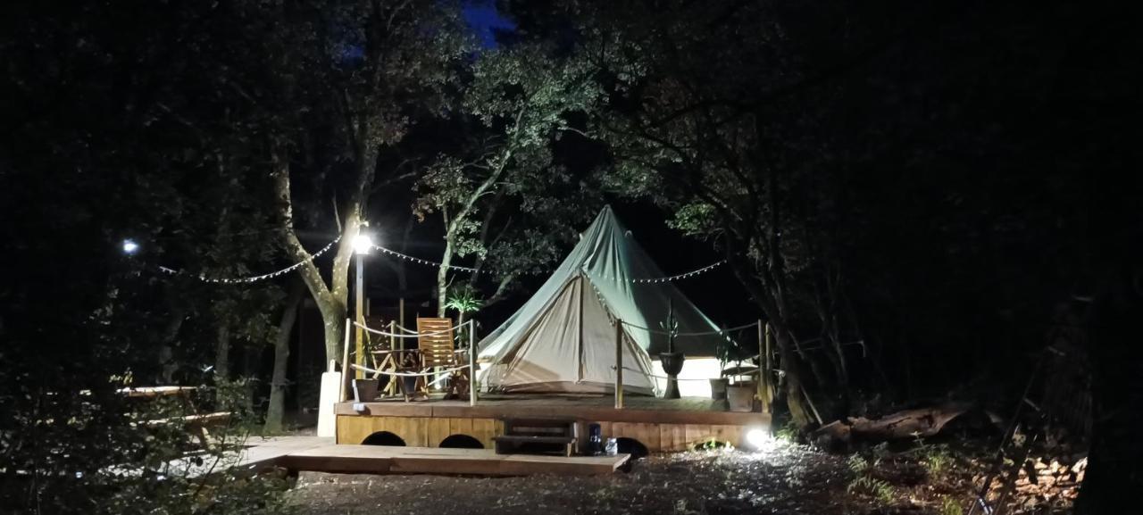 Evasion En Pleine Nature, Tipi Insolite Et Jacuzzi Au Pont Du Gard ! Vers Pont du Gard Kültér fotó
